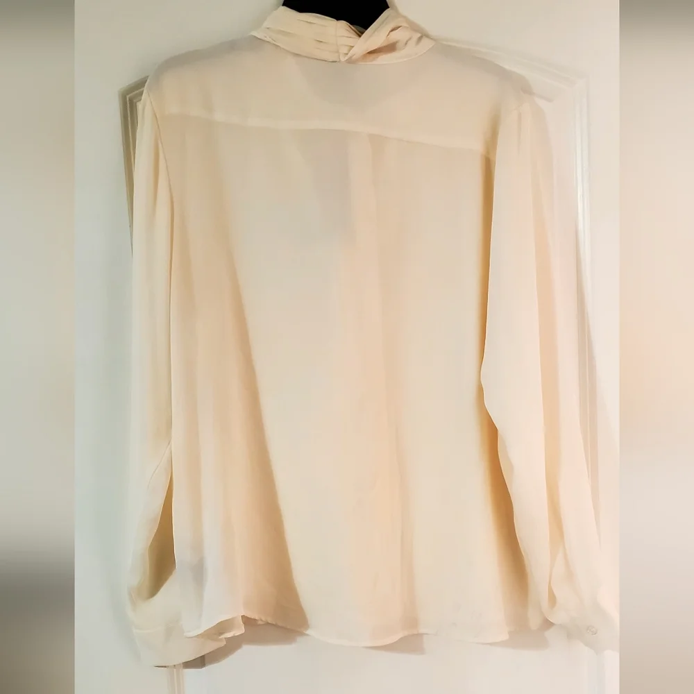 Who What Wear Elegant Cream Blouse with Scarf Detail NWT - Picture 3 of 4